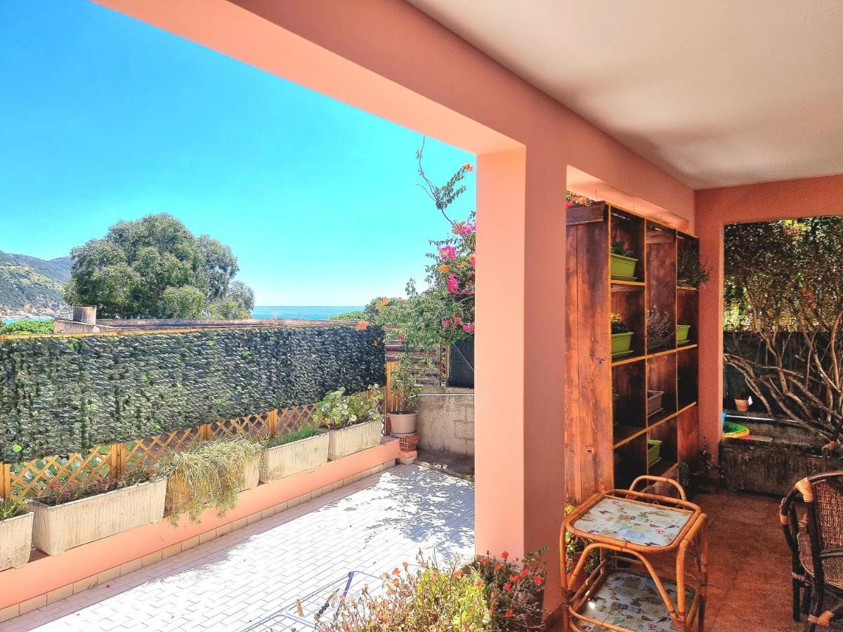 סולאנאס Stylish Home With Patio 4 Min Walk To The Beach מראה חיצוני תמונה